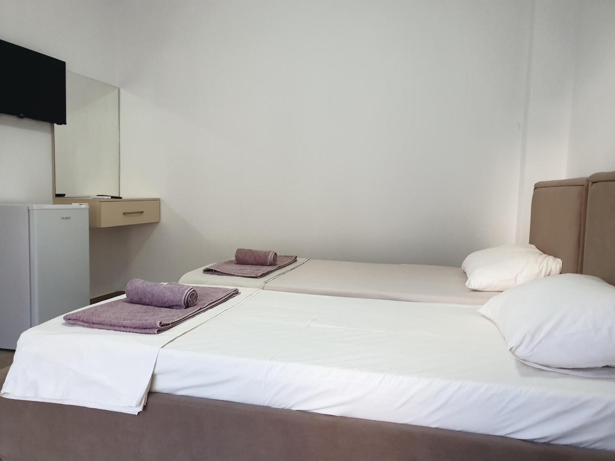 Rooms By George Dhërmi Extérieur photo